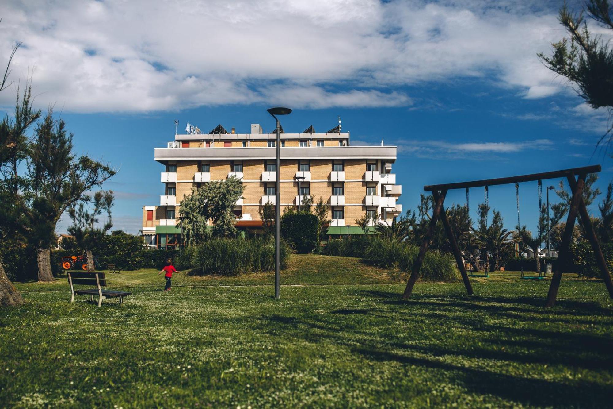 Una Hotels Imperial Beach Hotel Marotta Luaran gambar