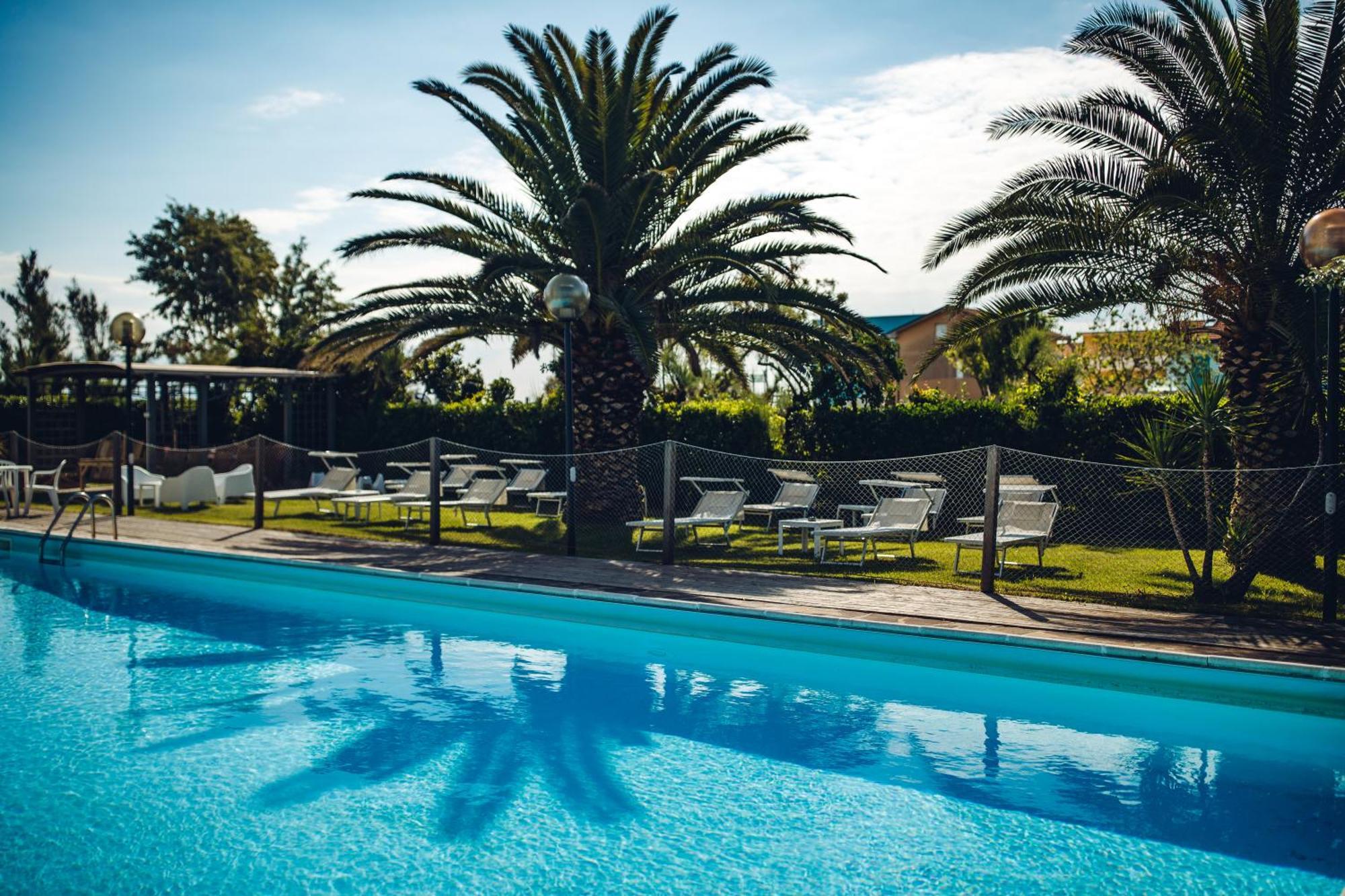 Una Hotels Imperial Beach Hotel Marotta Luaran gambar