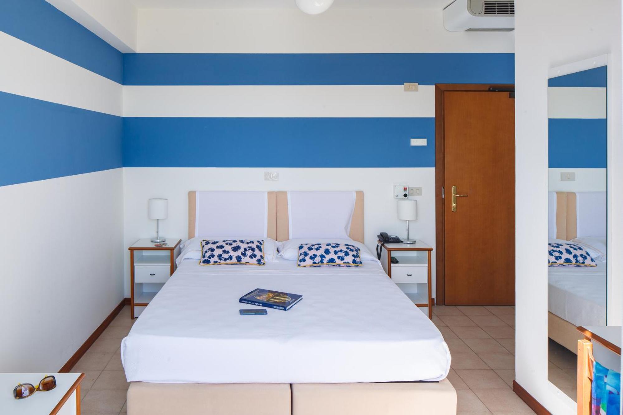 Una Hotels Imperial Beach Hotel Marotta Luaran gambar