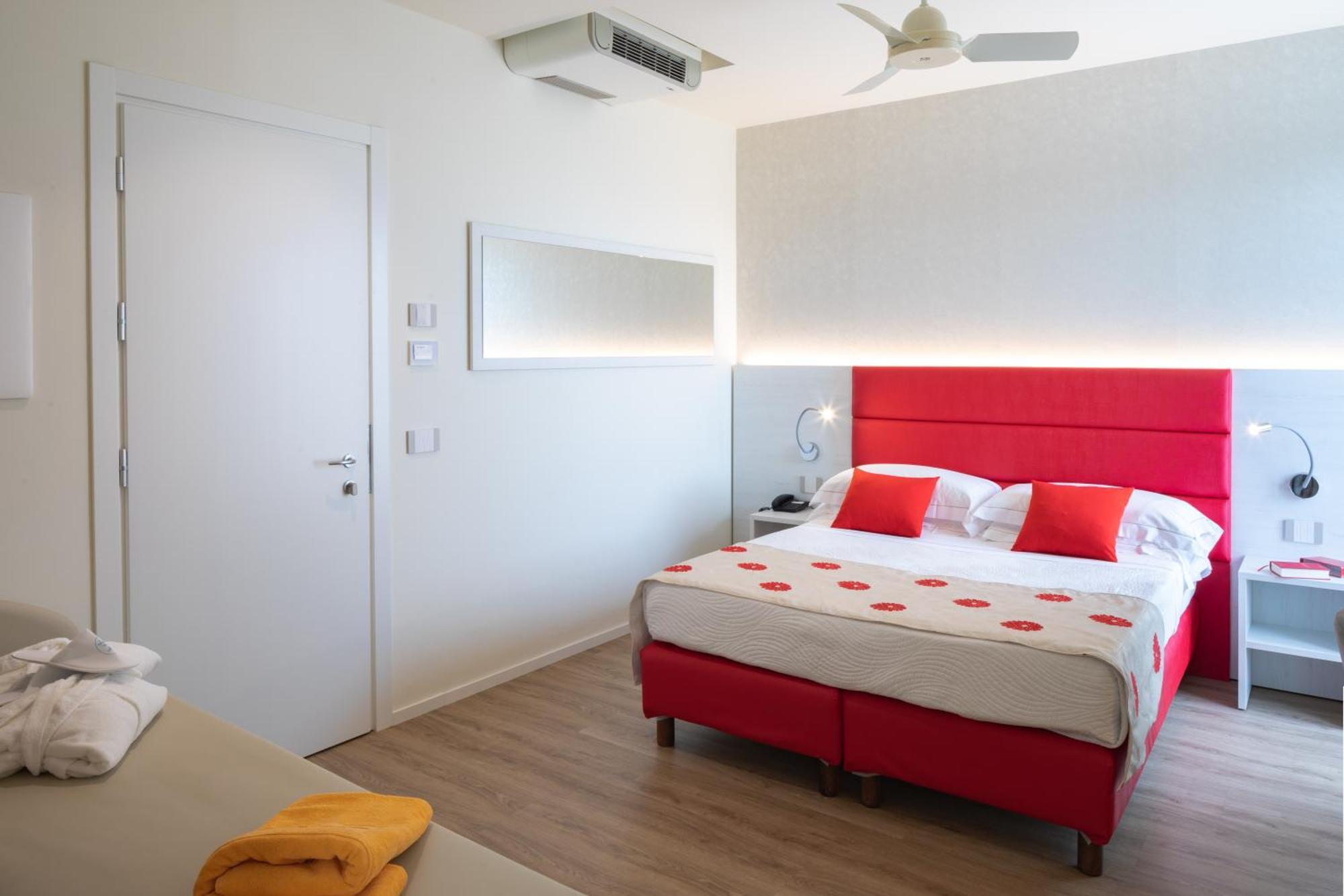 Una Hotels Imperial Beach Hotel Marotta Luaran gambar