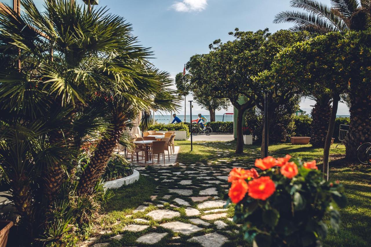 Una Hotels Imperial Beach Hotel Marotta Luaran gambar